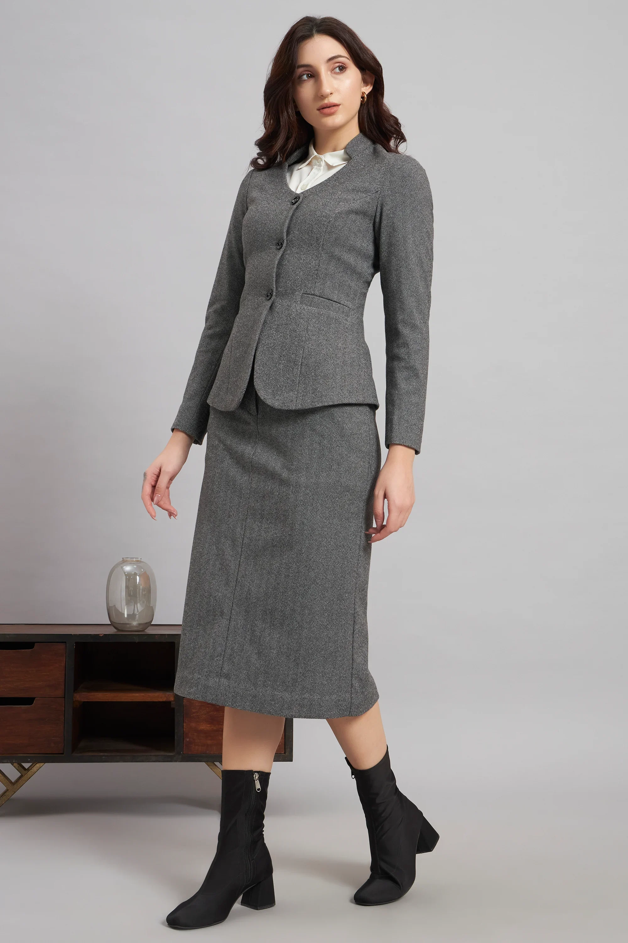 Herringbone Throne-Tone Skirt Suit - Image 3