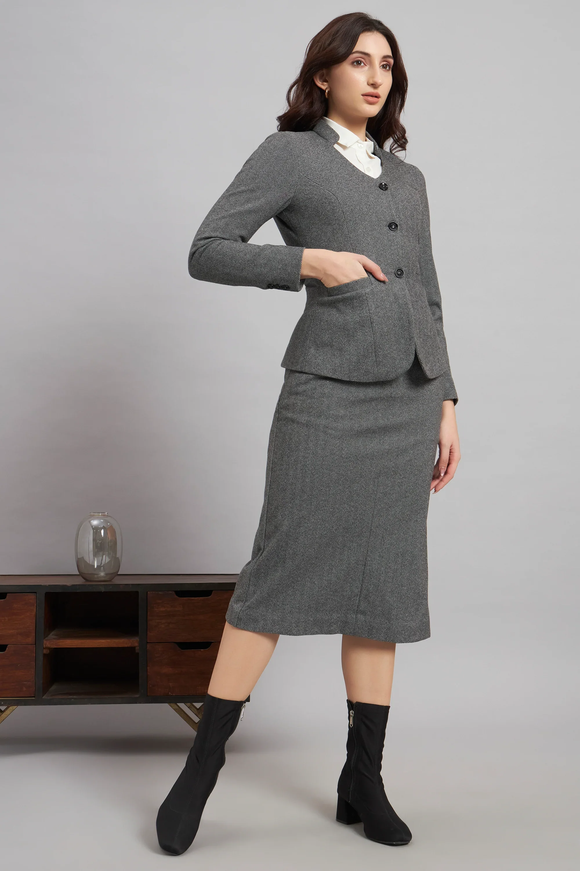 Herringbone Throne-Tone Skirt Suit - Image 5