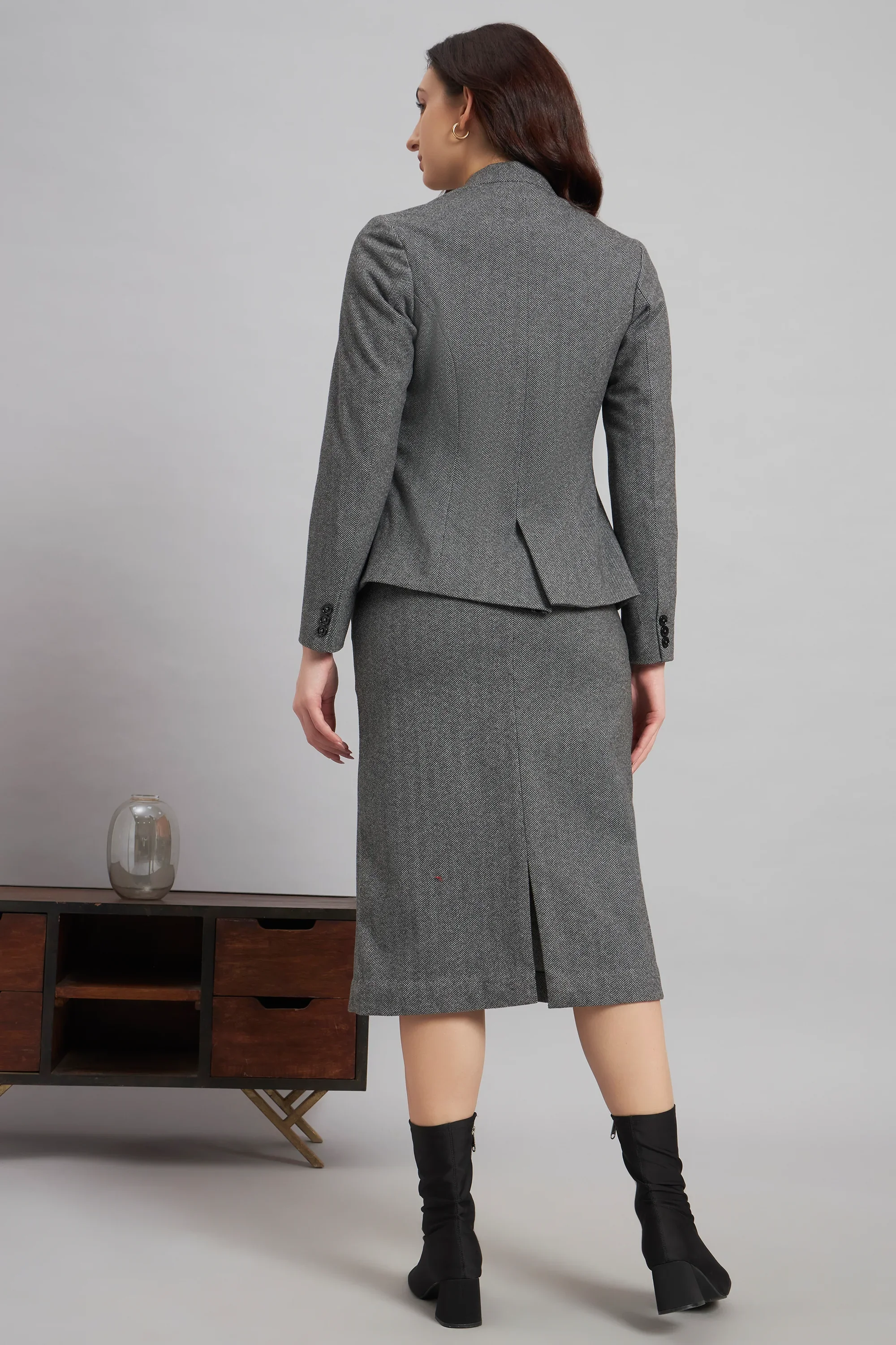 Herringbone Throne-Tone Skirt Suit - Image 7
