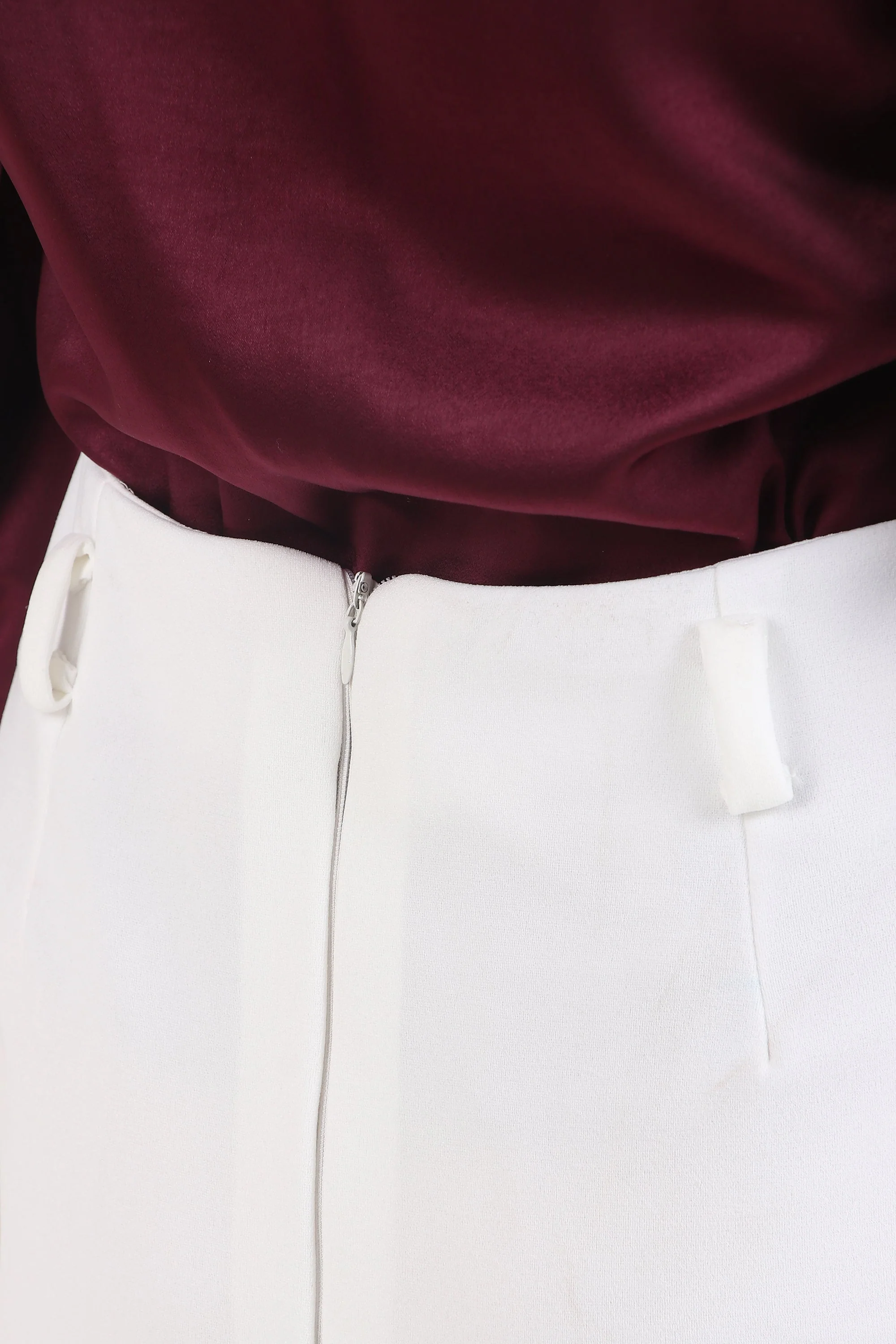 Stretchable White Midi Skirt - Image 4