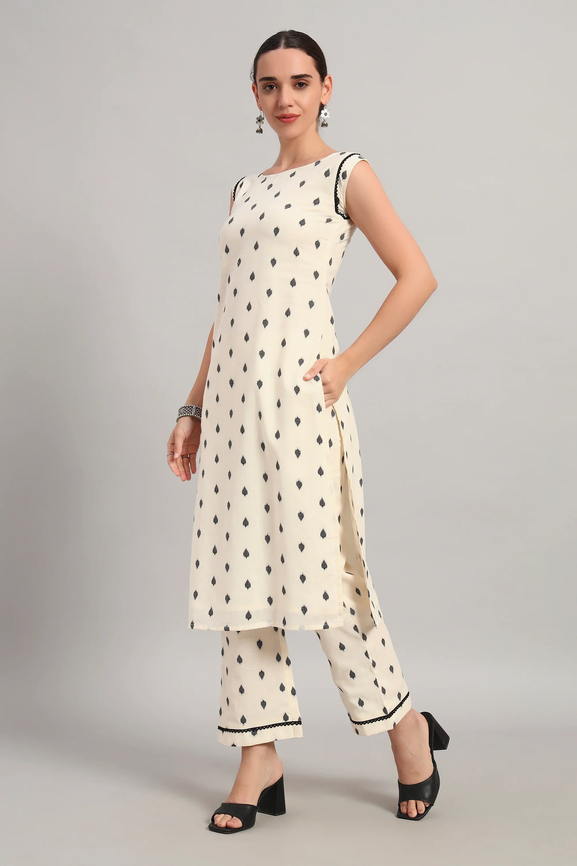 Subah Se Shaam Kurta Set, Beige Black Leafs - Image 3