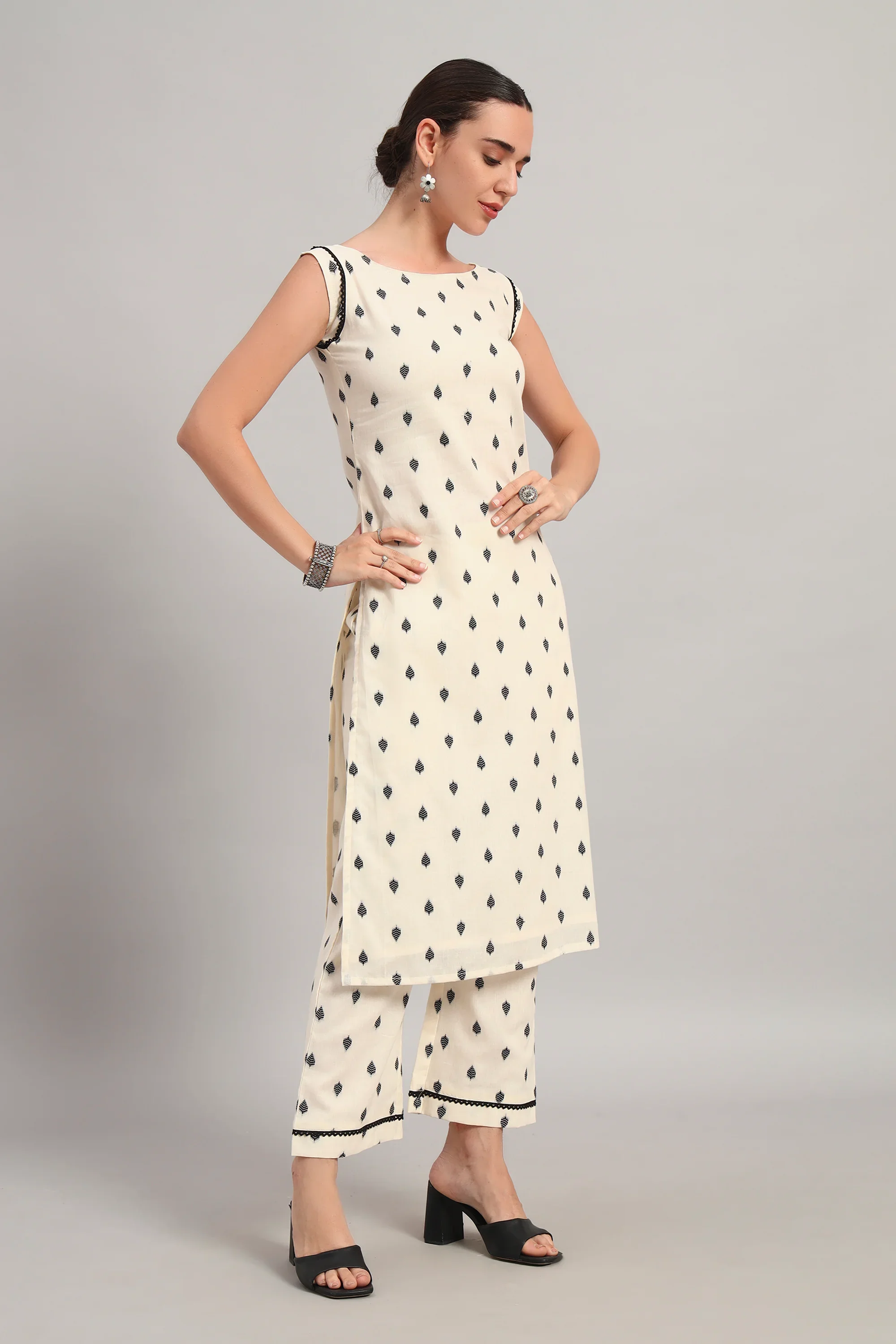 Subah Se Shaam Kurta Set, Beige Black Leafs - Image 4