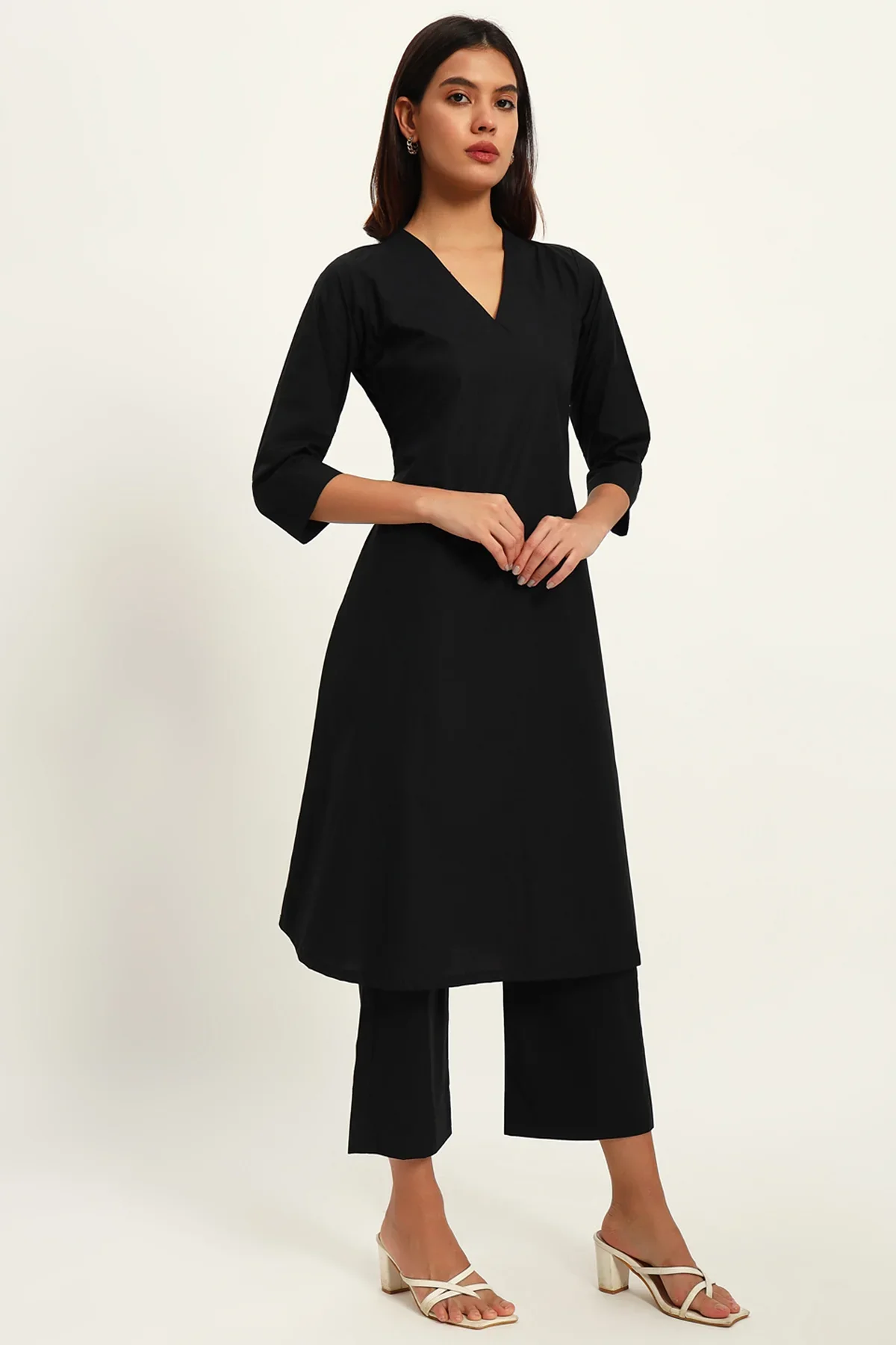 Timeless V Neck Kurta Set, Black - Image 5